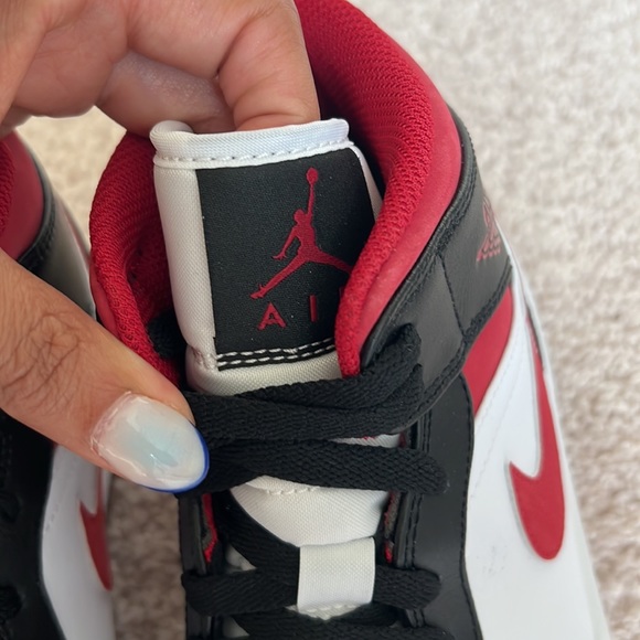 Jordan 1 Mid - Picture 9 of 10